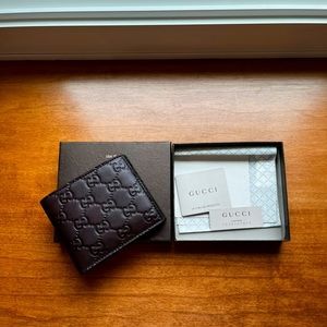 Gucci Men’s Wallet.  Never used.  Rich brown color.